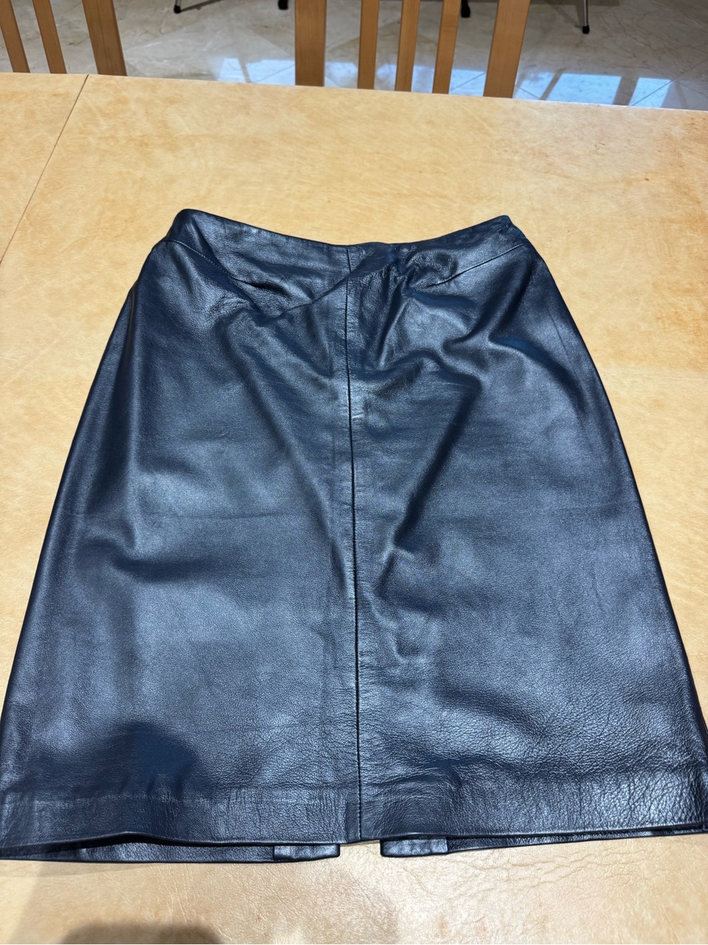 PRICE DROP: -SAKS FIFTH AVE. Lined, charcoal gray metallic LAMBSKIN LTHR SKT, 6